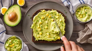 Avocado-Aufstrich mit Ei: So mache ich den cremigen Brotbelag in 5 Minuten
